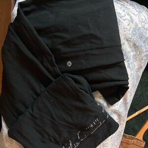 Black Lululemon leggings, vintage design